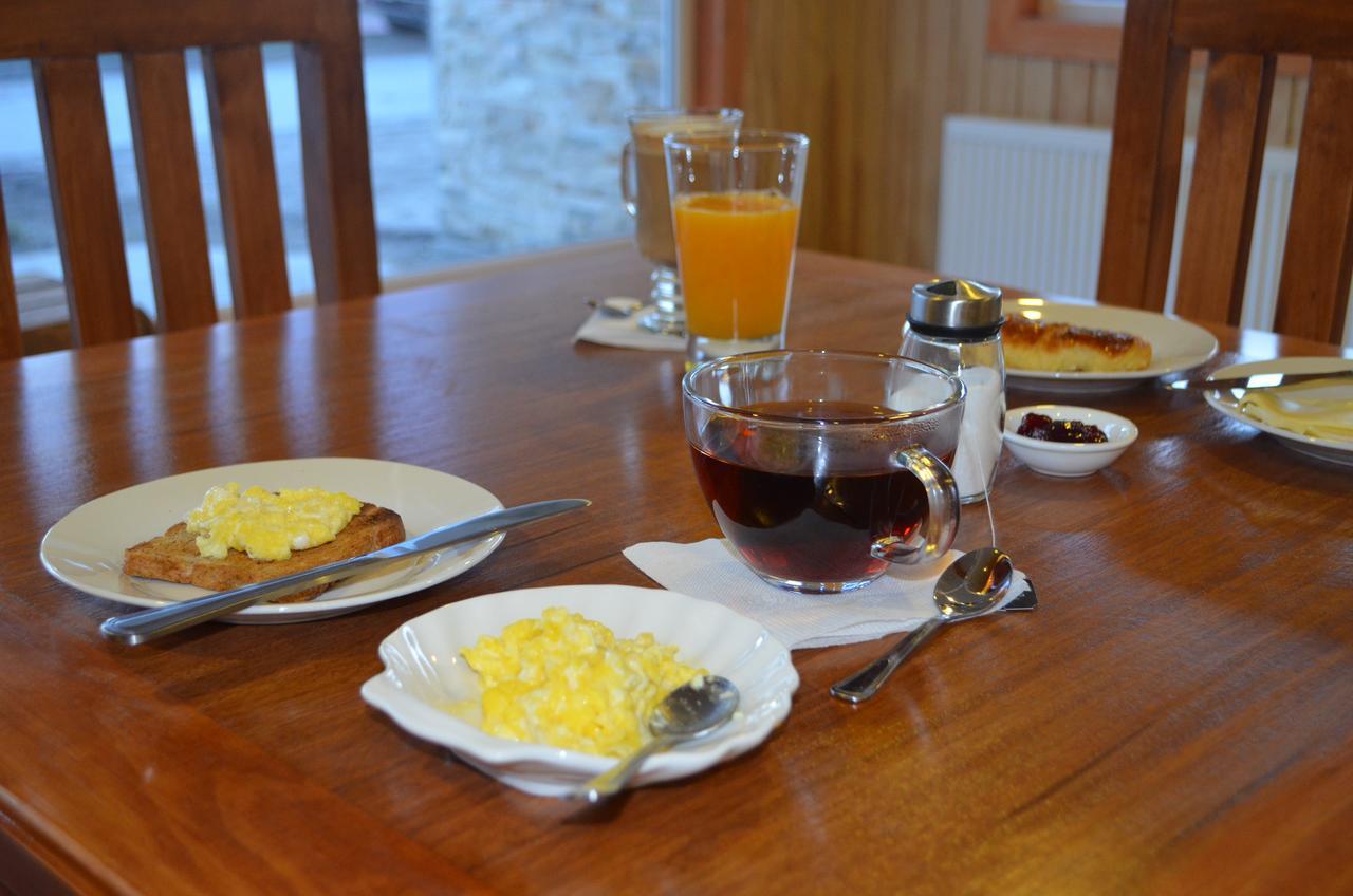 Hostal Camino De Santiago Puerto Natales Bagian luar foto
